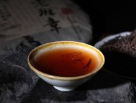 2008年的老班章普洱茶餅生茶缺了一塊值錢(qián)嗎？