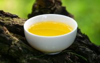 茶油怎么涂抹頭發(fā)如何正確使用茶油洗頭？